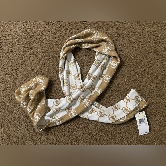 NWT Michael Kors scarf & hat in size 0/S - Picture 7 of 10